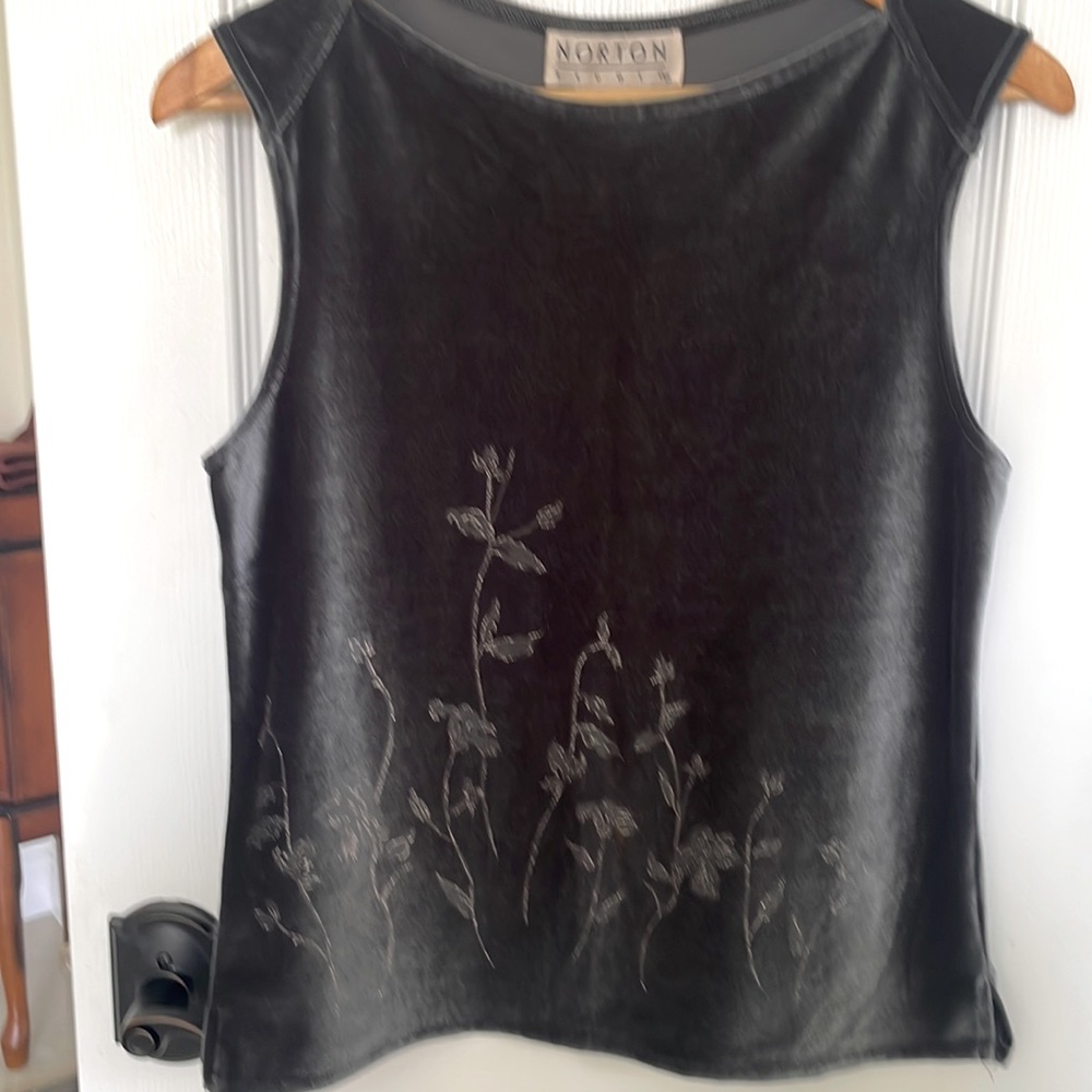 Norton Studio vintage women top-S-Dark grey- flower design in front.